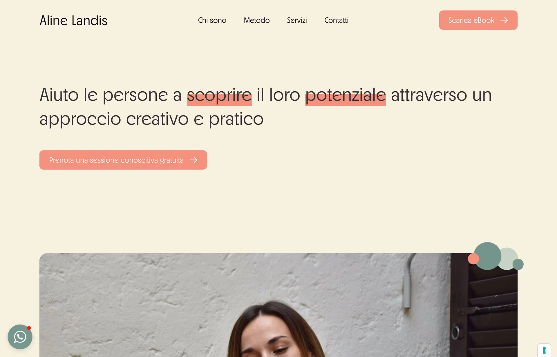Website header with text in Italian about helping people discover their potential through a creative and practical approach, featuring buttons for eBook download and booking a free session.
