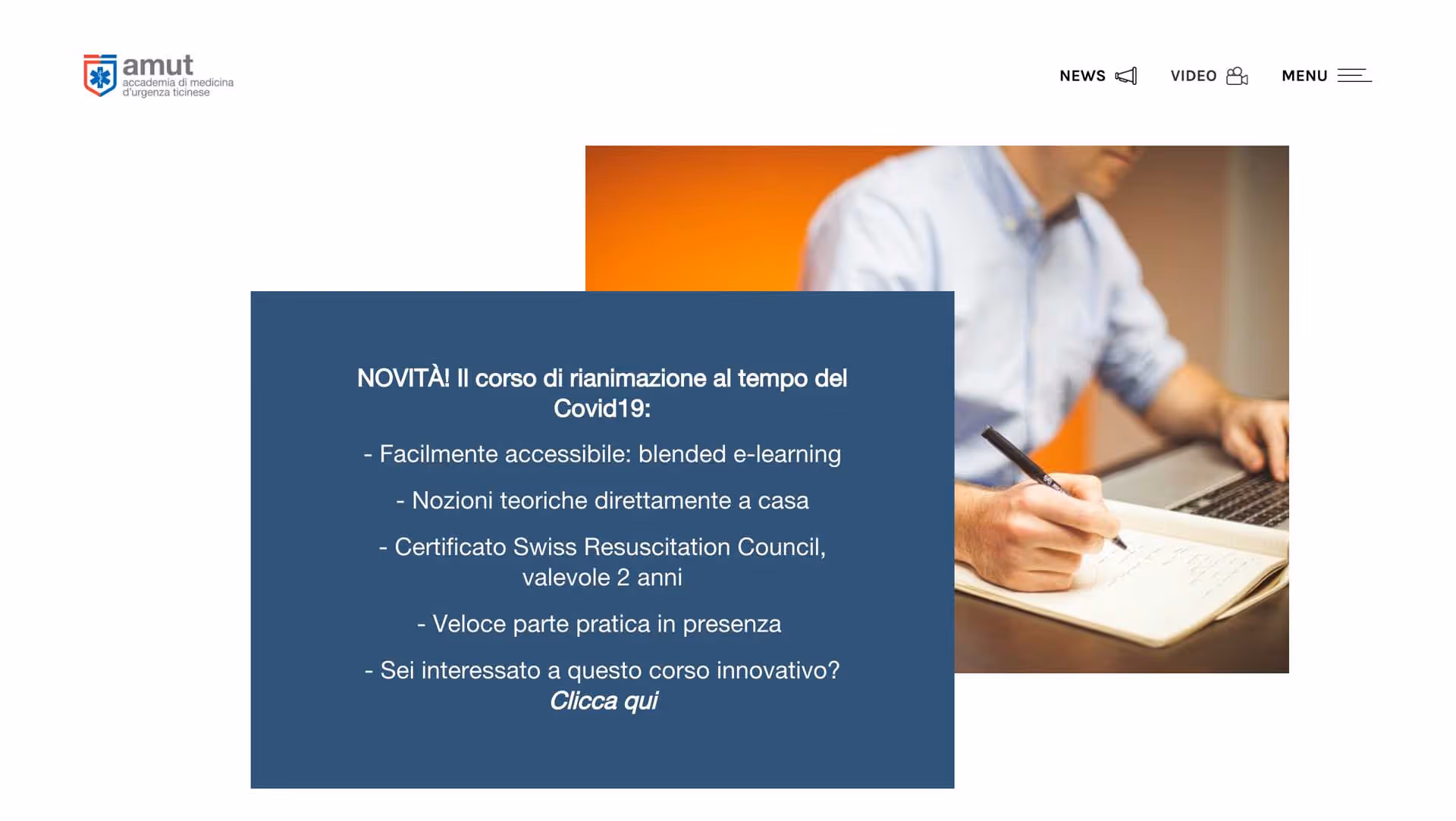 A person writing in a notebook with a laptop nearby, next to text about a blended e-learning resuscitation course during Covid-19 in Italian.