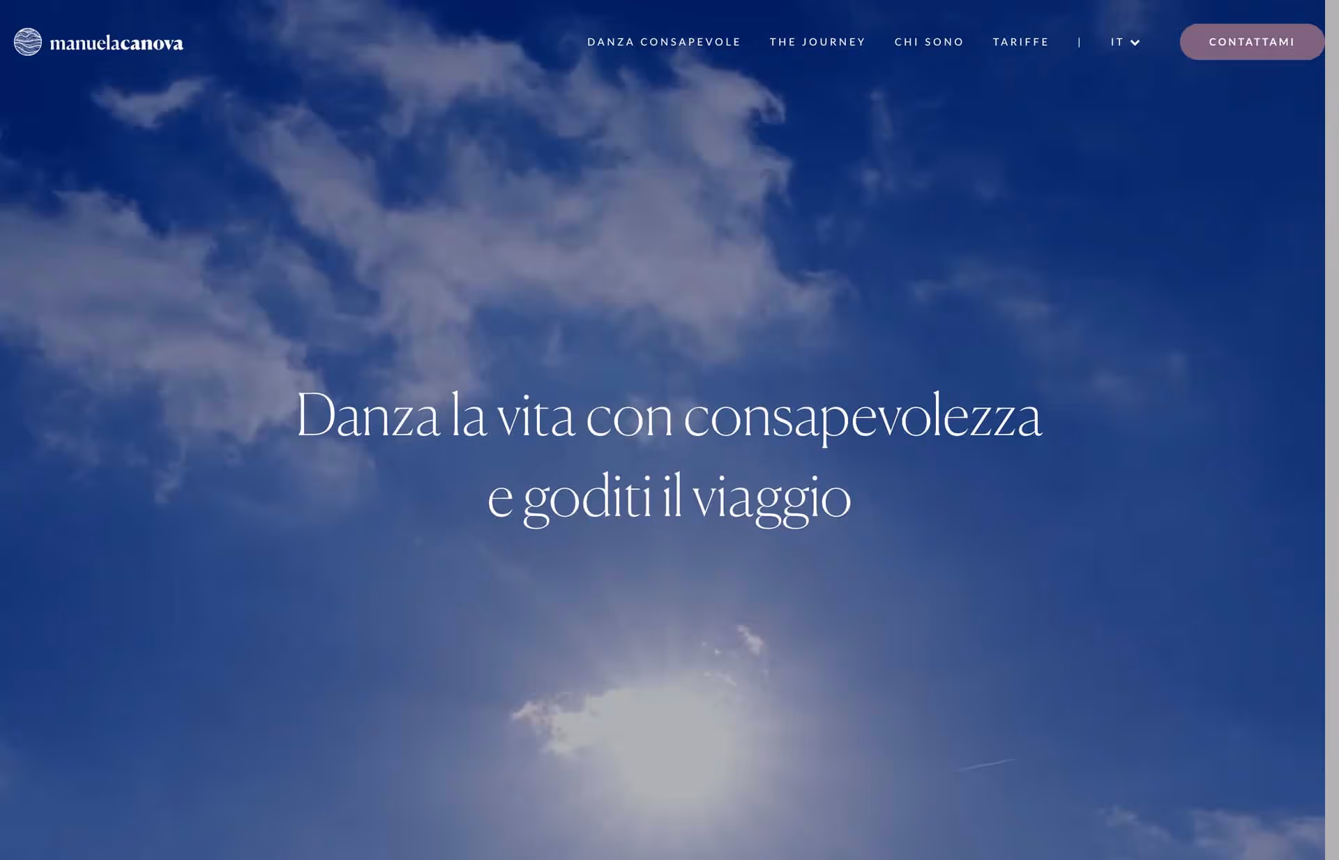 Blue sky with scattered clouds and bright sun with Italian text saying 'Dance life with awareness and enjoy the journey'.