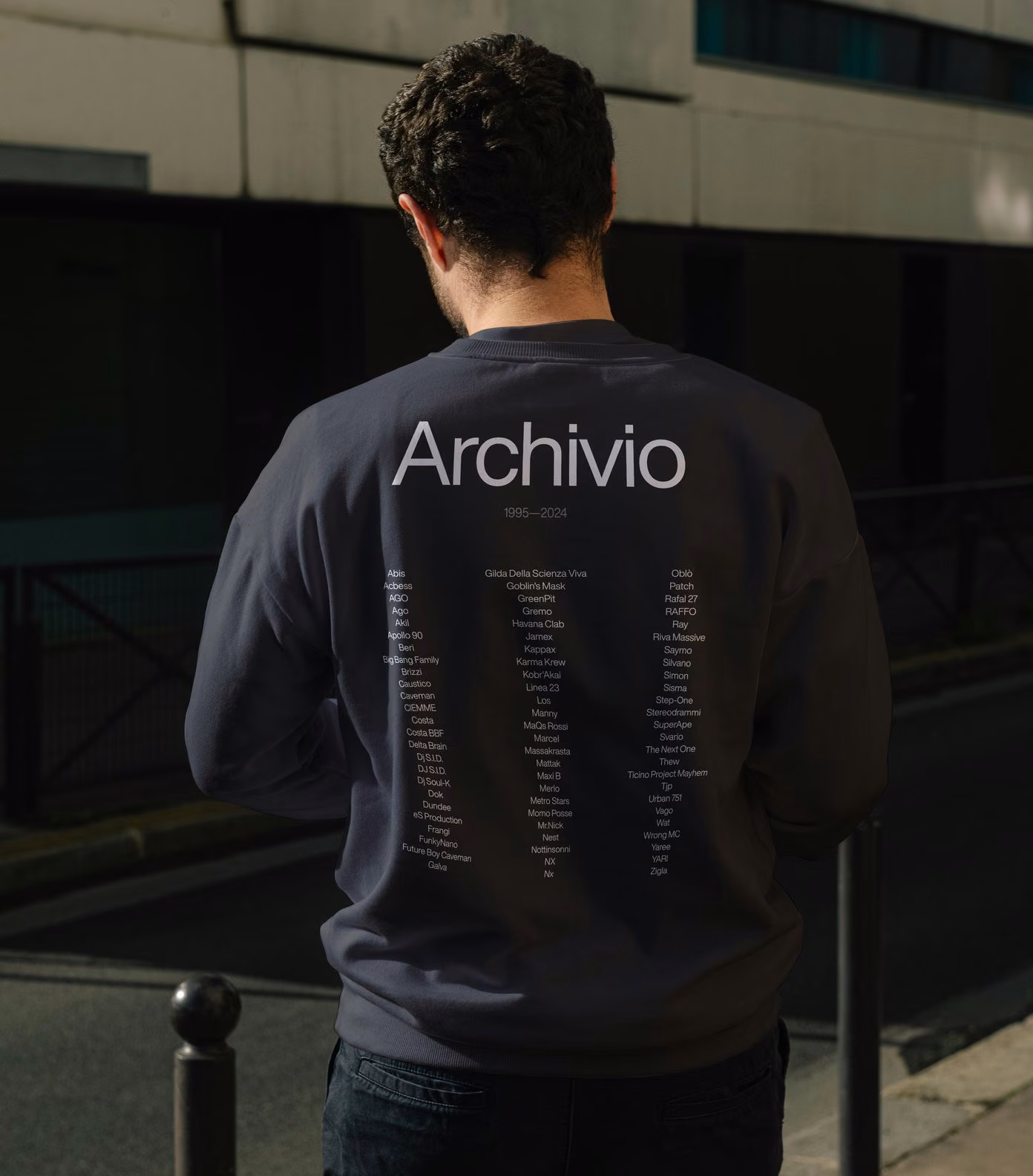 Spessore sweatshirt from the back: every artist of the archive, like a tour shirt